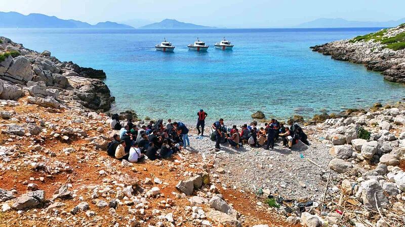 DÜZENSİZ GÖÇMENLERİ YUNANİSTAN DİYE