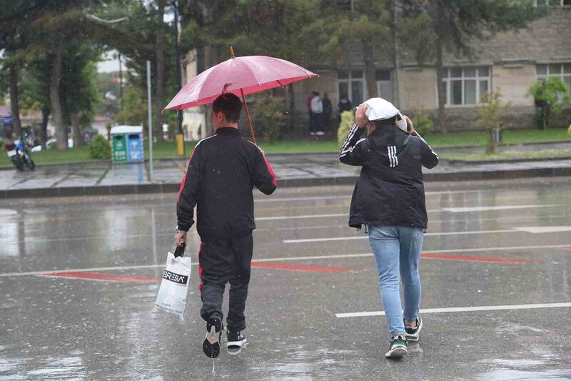 Elazığ’da sağanak yağış etkili oldu