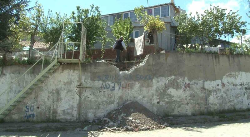 Engelli kızını sırtında taşıyan 73 yaşındaki baba için bakanlık, valilik ve belediye harekete geçti