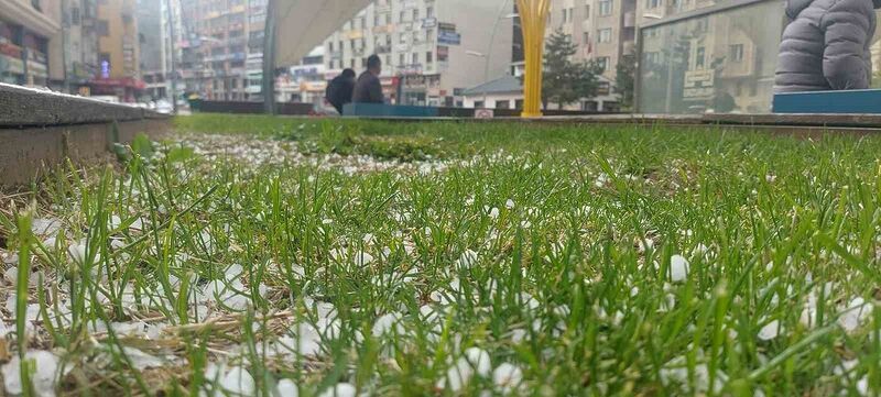 Erzurum’da dolu etkili oldu