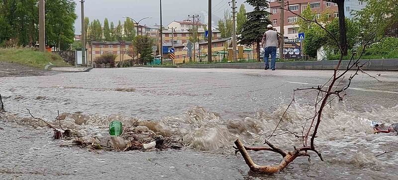 Erzurum’da yağmur etkili oldu