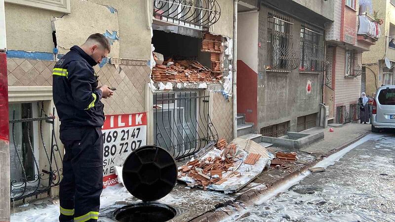 Esenler’de rögar patlaması: 4 katlı binanın giriş dairesinin duvarı yıkıldı