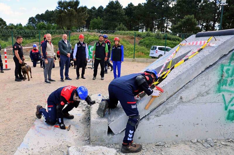 Eyüpsultan Belediyesi’nden arama kurtarma eğitimi