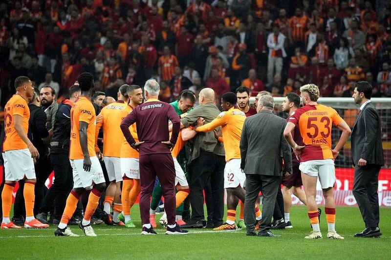 GALATASARAY, FENERBAHÇE DERBİSİYLE SÜPER