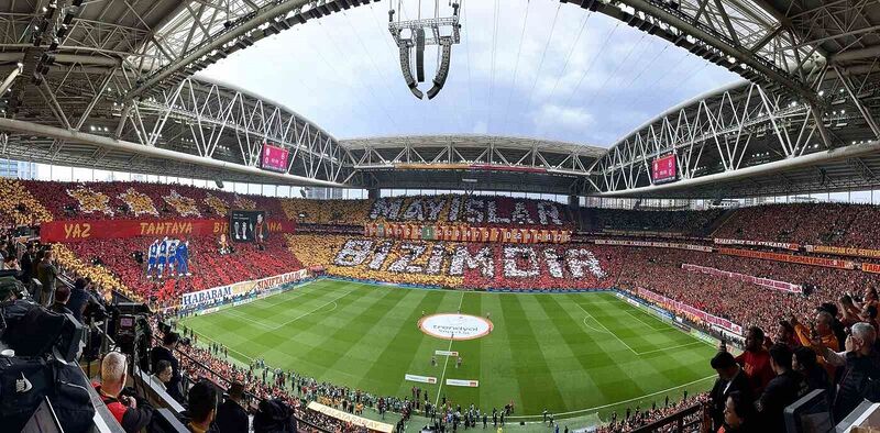 GALATASARAY TARAFTARI, FENERBAHÇE DERBİSİNE