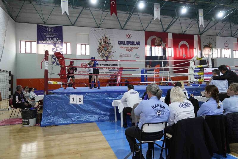 Gümüşhane’de okullar arası Muaythai Türkiye Şampiyonası kıyasıya mücadelelere sahne oluyor