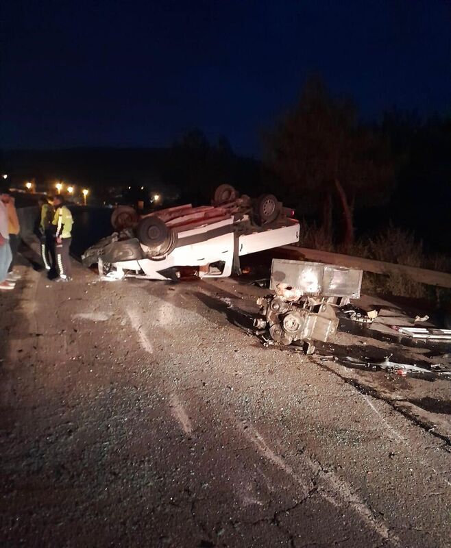 Hatay’da ters dönen kamyonetin sürücüsü yaralandı