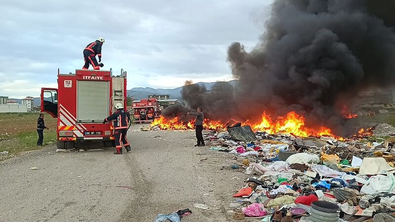 HURDACILAR SİTESİNDE KORKUTAN YANGIN