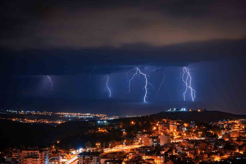 HATAY’IN İSKENDERUN İLÇESİNDE AKŞAM