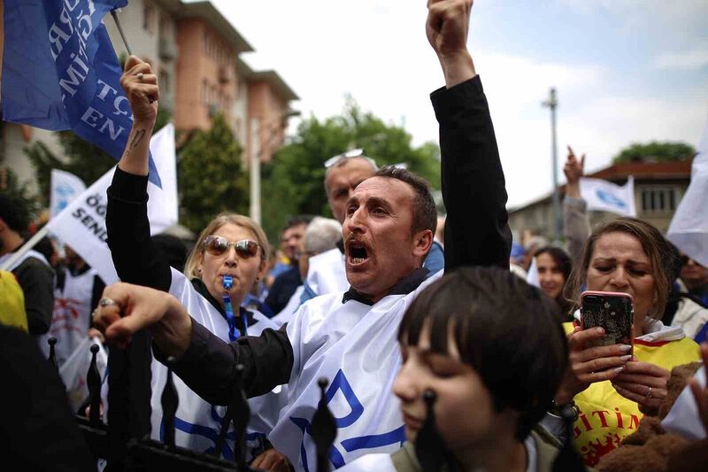 İstanbul’da bir öğretmenin öldürülmesi Bursa’da protesto edildi