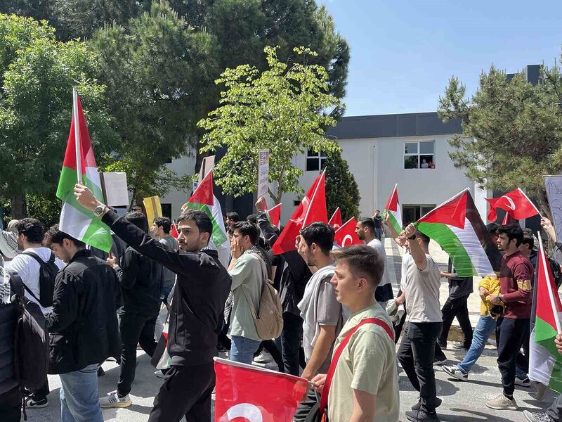 İstanbul’da üniversite öğrencileri Filistin için yürüdü