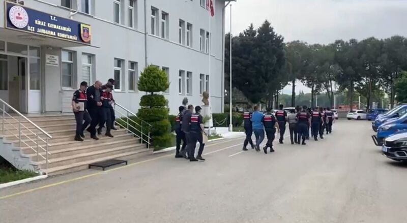 İzmir’de bin 46 düzensiz göçmen yurt dışına kaçmaya çalışırken yakalandı