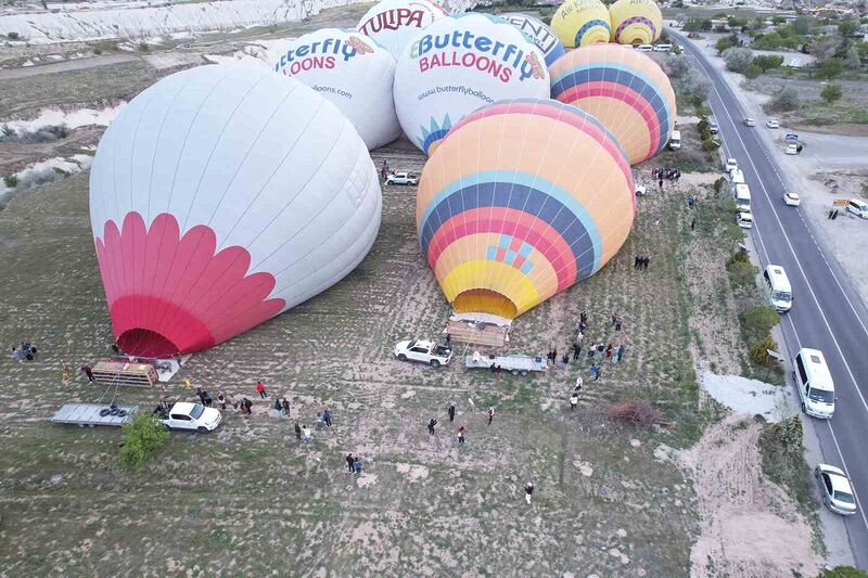 DÜNYADA EN ÇOK SICAK HAVA BALONLARININ UÇUŞ YAPTIĞI KAPADOKYA BÖLGESİNDEKİ