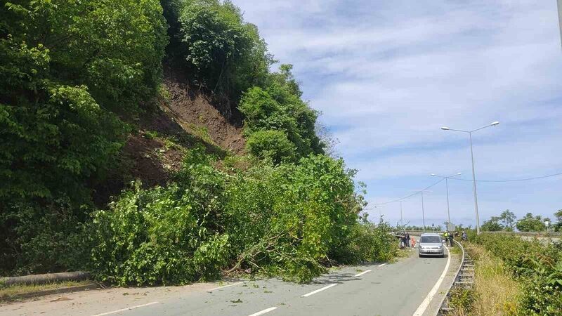 Karadeniz Sahil Yolu’nda heyelan