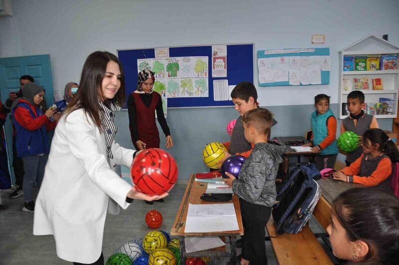 KARS’TA HAYIRSEVER İŞ KADININDAN