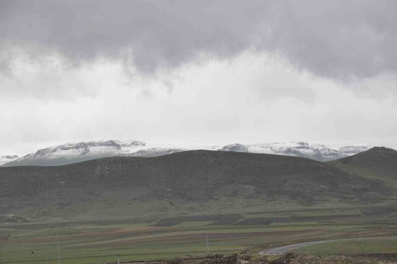 KARS’TA YAĞIŞLI HAVA ETKİSİNİ