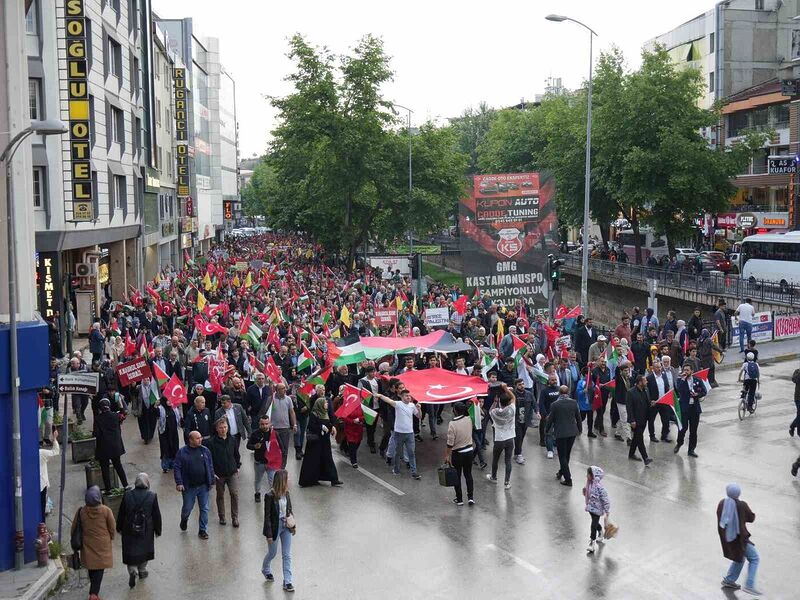 Kastamonu’da binlerce vatandaş İsrail’i protesto etti