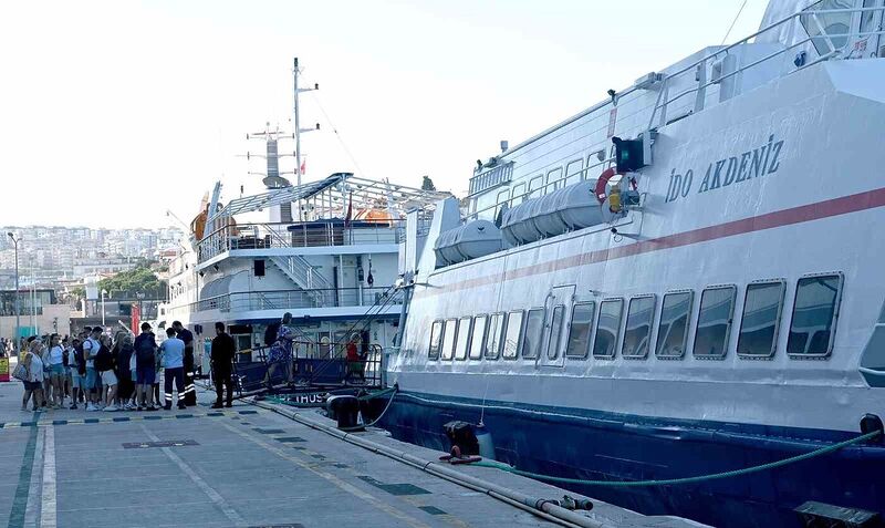 Kuşadası’ndan Sisam’a olan feribot seferlerine yoğun ilgi