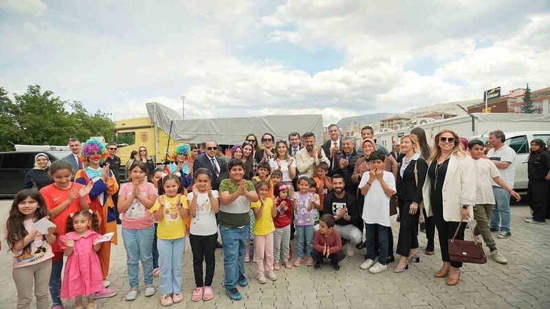 Malatyalı depremzede anneler ve çocuklarına Sivas’tan anlamlı ziyaret