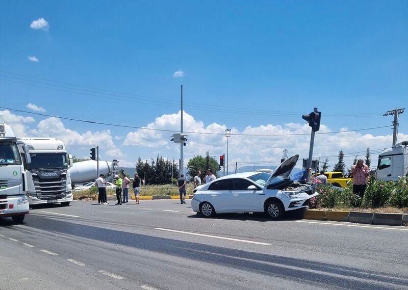 Milas’ta tır ile otomobil çarpıştı: 1 yaralı