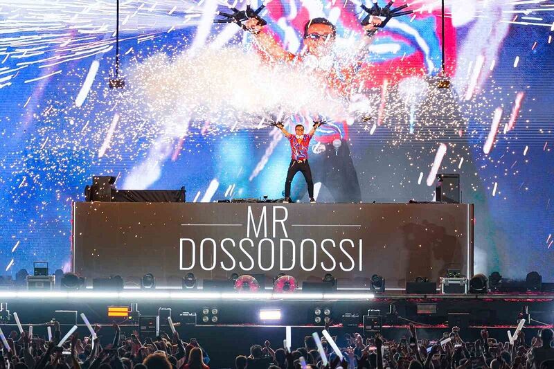 Mr. Dosso Dossi Dj setinin başına geçti, yüzbinleri eğlendirdi