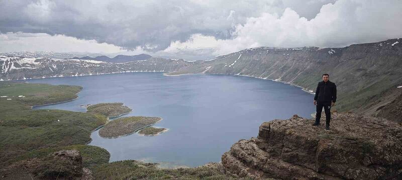 Nemrut Krater Gölü’nde bulut geçişi görsel şölen oluşturdu