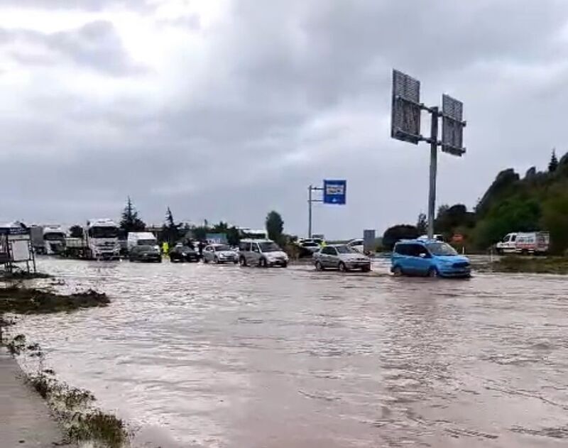 Nevşehir’de sağanak ulaşımda aksamalara neden oldu