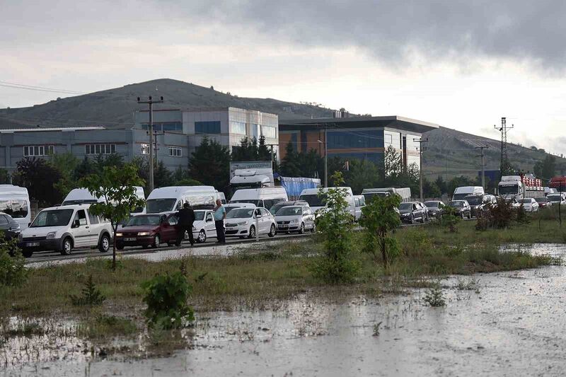 Nevşehir’de sağanak yağış ulaşımı olumsuz etkiledi