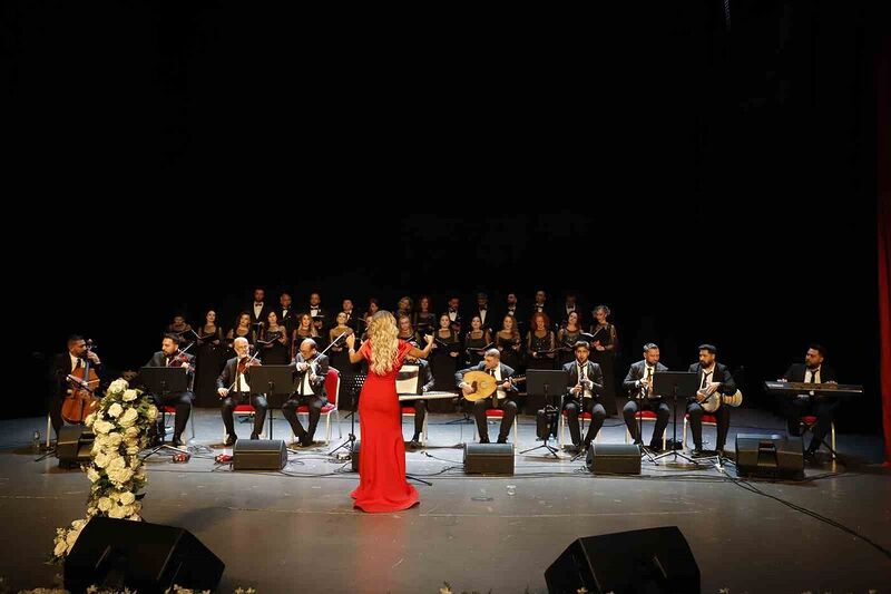 Öğretmenler koro kurdu, muhteşem bir konser verdi