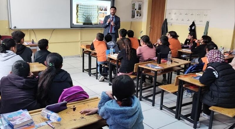 Özalp’te öğrencilere “Ariflerin Satrancı” oyununu tanıtıldı