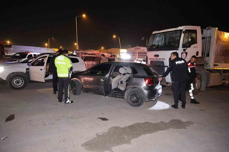 Polisin “dur” ihtarına uymayan sürücü ile polis arasındaki kovalamaca kamerada