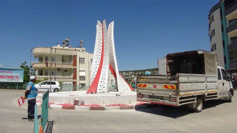 Silifke’de Ay Yıldız anıtının sökülmesi tepkilere neden oldu