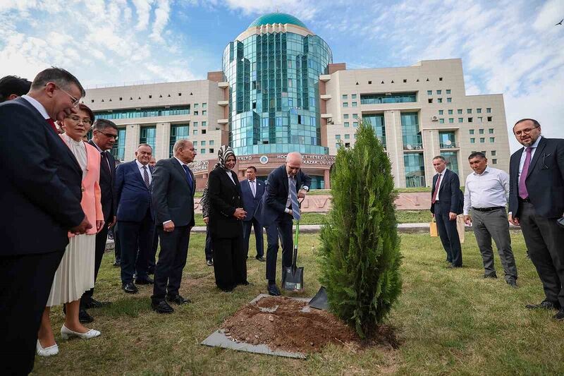 TBMM BAŞKANI KURTULMUŞ, HOCA AHMET YESEVİ ULUSLARARASI TÜRK-KAZAK ÜNİVERSİTESİNİ ZİYARET