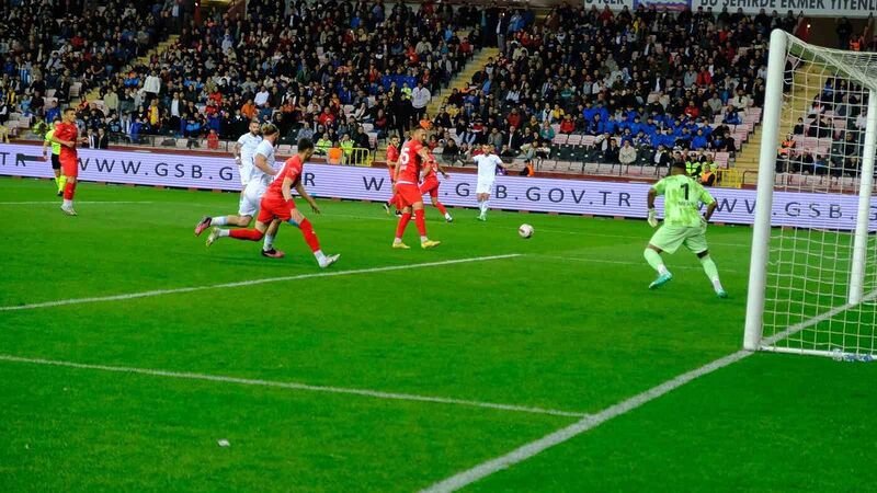 TFF 3. Lig: Anadolu Üniversitesi: 1 – Efeler 09 Spor Futbol Kulübü: 2