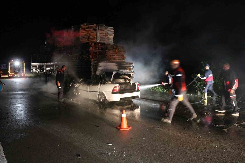 AMASYA’DA PALET YÜKLÜ TIRA