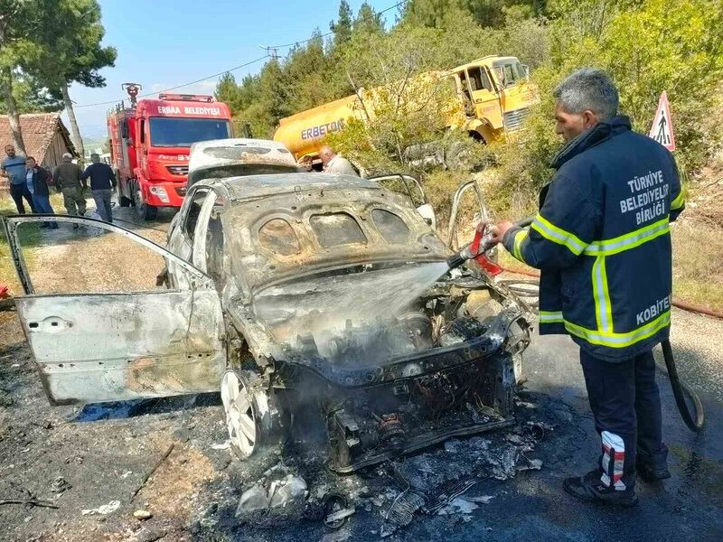 Tokat’ta hareket halindeki otomobil alev alev yandı