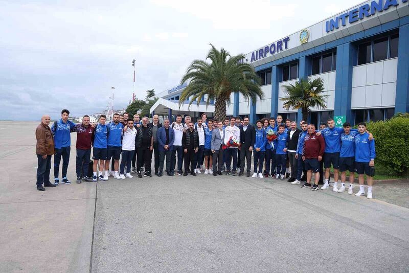 Trabzonspor’un şampiyon U19 Takımı Trabzon’a geldi