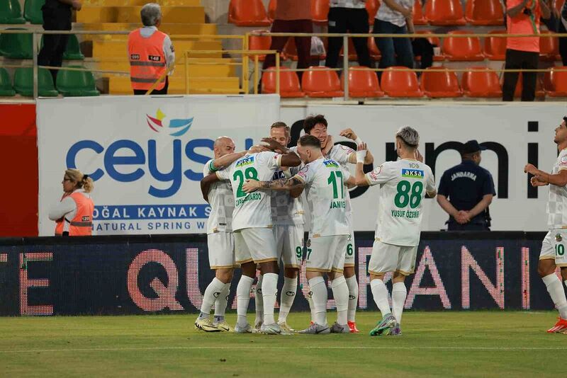 Trendyol Süper Lig: Alanyaspor: 1 – Antalyaspor: 0 (İlk yarı)