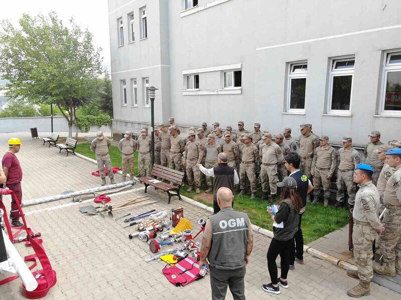 Tunceli’de orman yangınlarıyla mücadele eğitimi