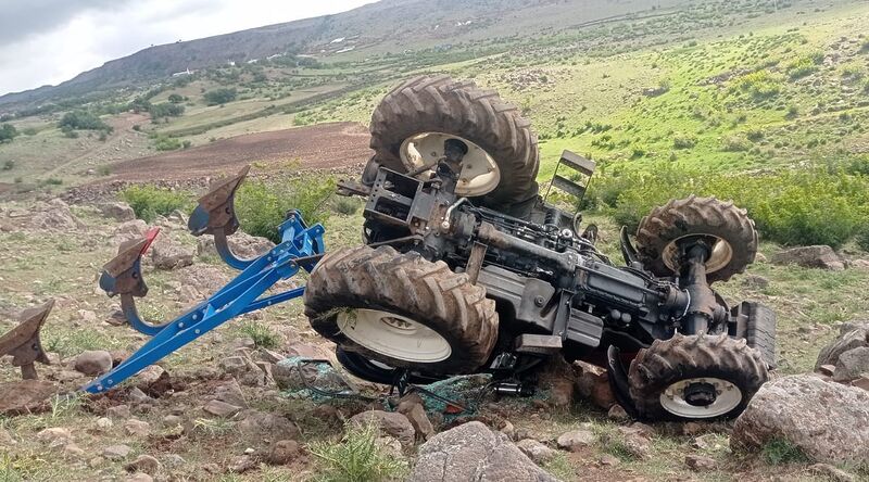 Tunceli’de traktör şarampole yuvarlandı: 1 yaralı