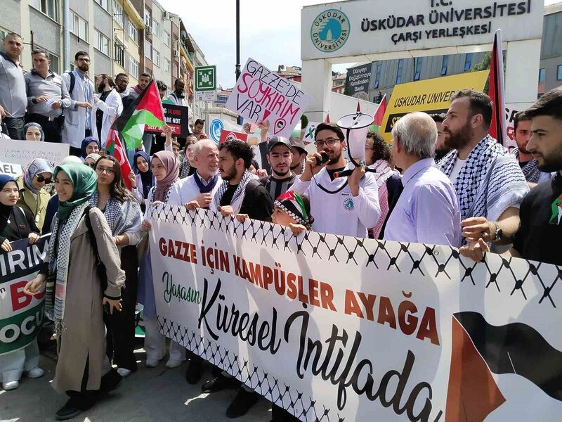 Üsküdar Üniversitesi öğrencilerinden Gazze’ye destek yürüyüşü