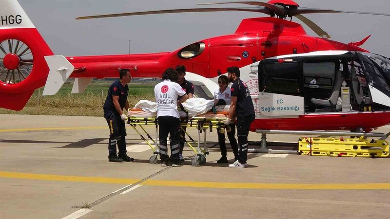 Uyluk kemiği kırılan 90 yaşındaki hasta ambulans helikopter ile hastaneye sevk edildi