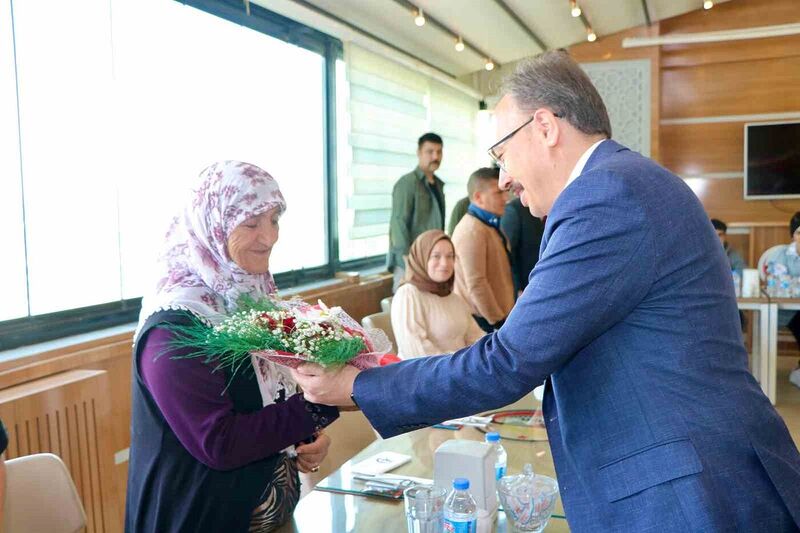 Vali Kızılkaya, Anneler Günü’nde güvenlik korucusu aileleriyle bir araya geldi