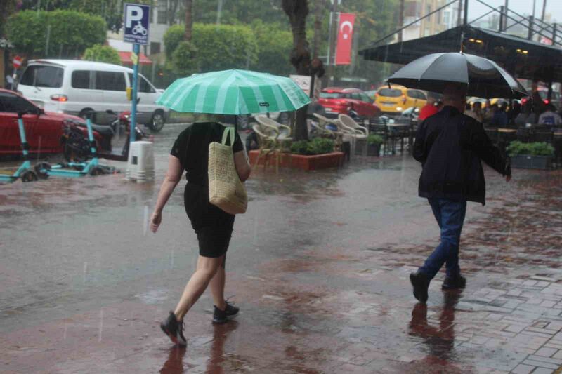 Yağmur sonrası oluşan gökkuşağı hayran bıraktı