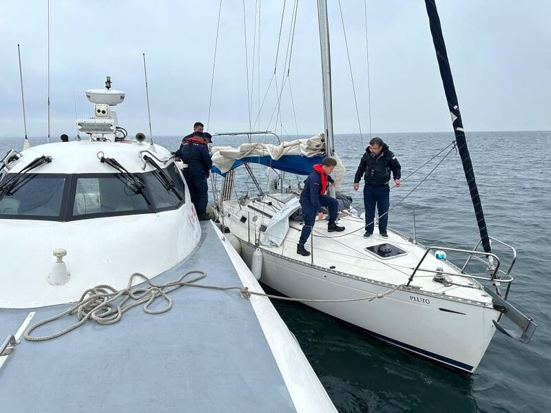 Yalova açıklarında motoru arızalanan tekne kurtarıldı