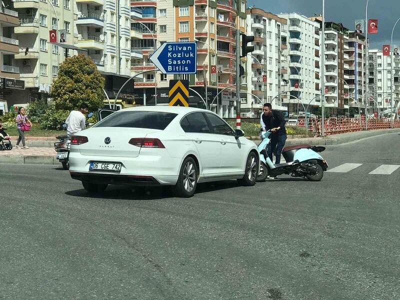 BATMAN’DA YOLLARI KARIŞTIRAN OTOMOBİL