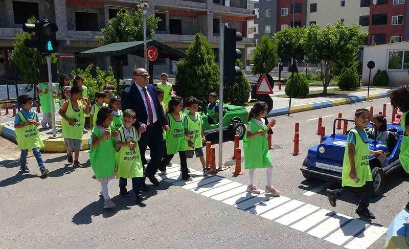 10 bin çocuğa trafik eğitimi