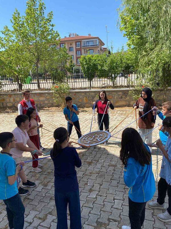 AFYONKARAHİSAR’DA YILSONU ŞENLİĞİ DÜZENLENDİ