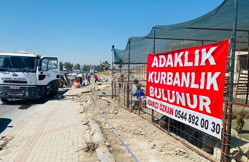 Akdeniz’de kurban kesim ve satış yerleri hazır