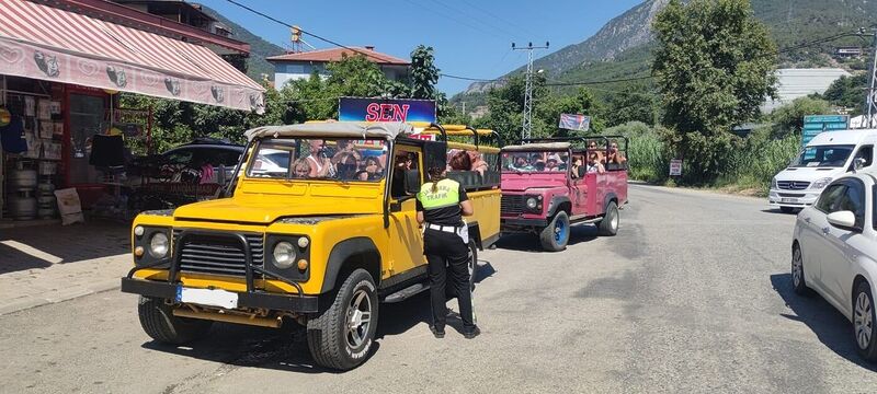 Alanya’da 7 safari aracına ve sürücüsüne ceza kesildi